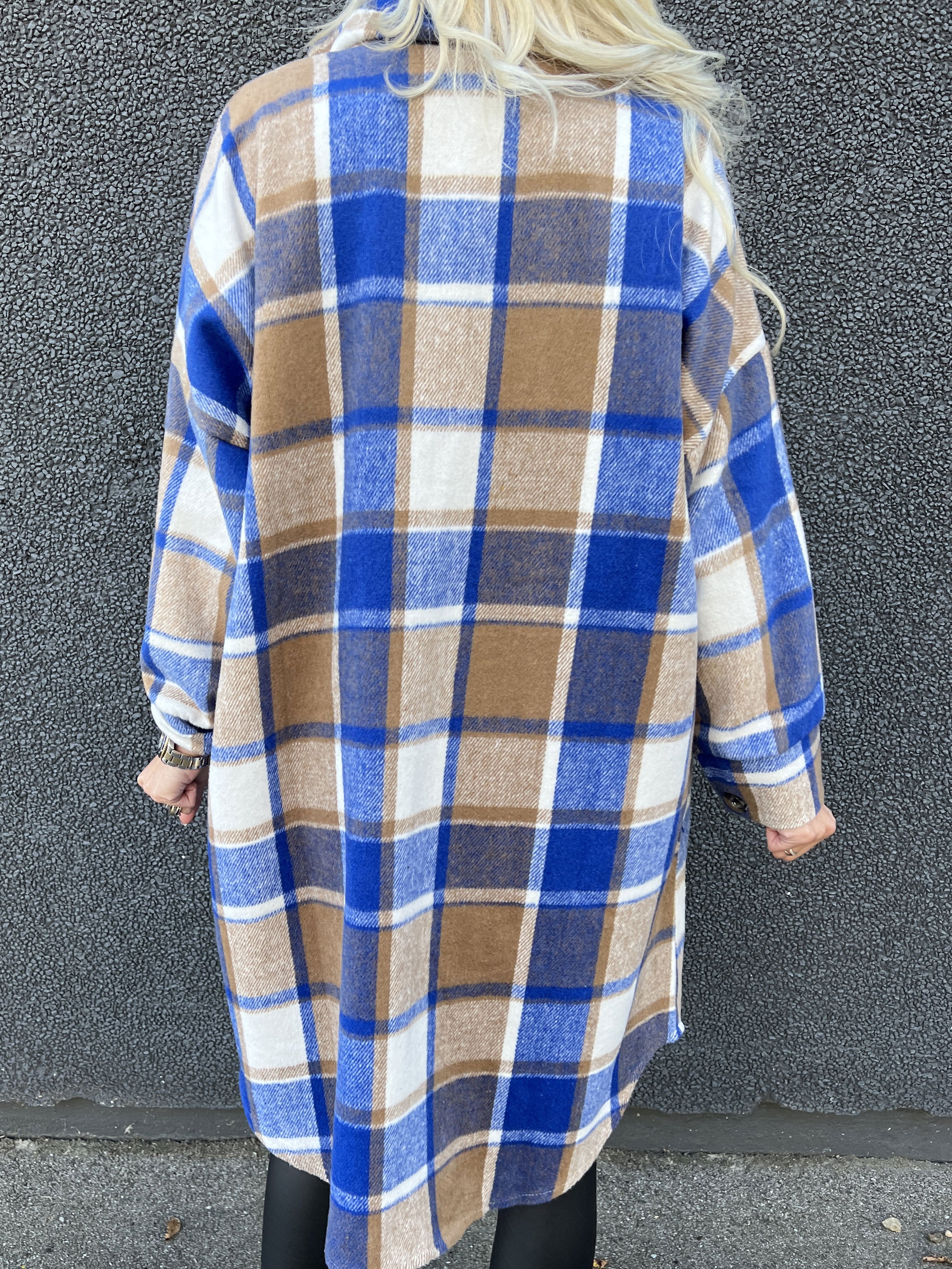 Natalia - Lang ternet jakke med knapper